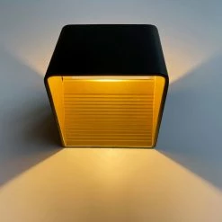 Fischer & Honsel Up and Downlight LED Wandleuchte matt eckige Wandlampe schwarz gold 10 x 8 cm 6 Fischer & Honsel Up and Downlight LED Wandleuchte matt eckige Wandlampe schwarz gold 10 x 8 cm -Wandleuchten Verkaufsladen and downlight led wandleuchte 30342bbeleuchtetDetail fischerhonsel 30342