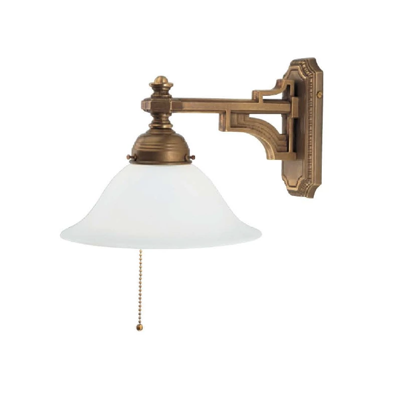 Berliner Messinglampen Berliner-Messing-Wandleuchte mit Zugschalter und geschwungenem Opalglas Ø 22cm 1 Berliner Messinglampen Berliner-Messing-Wandleuchte mit Zugschalter und geschwungenem Opalglas Ø 22cm