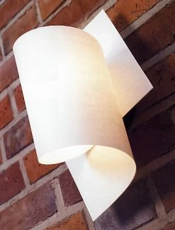 Domus Puristische formschöne Wandleuchte mit Pfiff