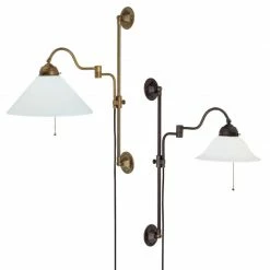 Berliner Messinglampen höhenverstellbare Wandleuchte in Berliner-Messing oder Antik mit Opalglas und Zugschalter