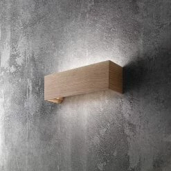 Fabas LED-Wandleuchte Badia aus Holz