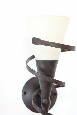LHG Lights LHG Spiral Wandfackel in rost-braun, Wandleuchte, romantische Fackelleuchte mit cremefarbigem für stimmungsvolles Licht, gesandeten Glas (Scavoglas), 58 cm hoch -Wandleuchten Verkaufsladen lhg spiral wandfackel 591835 lhg mb50021