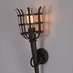 LHG Lights rustikale Wandfackel Dungeon 2 - XL Fackelleuchte mit Gitter, rostfarben / braun, Höhe 53cm XL, ideal für E27 Filament Leuchtmittel