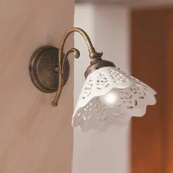 LHG Lights Wandleuchte im Landhausstil - Keramik-Lampenschirm - Messingfarbig