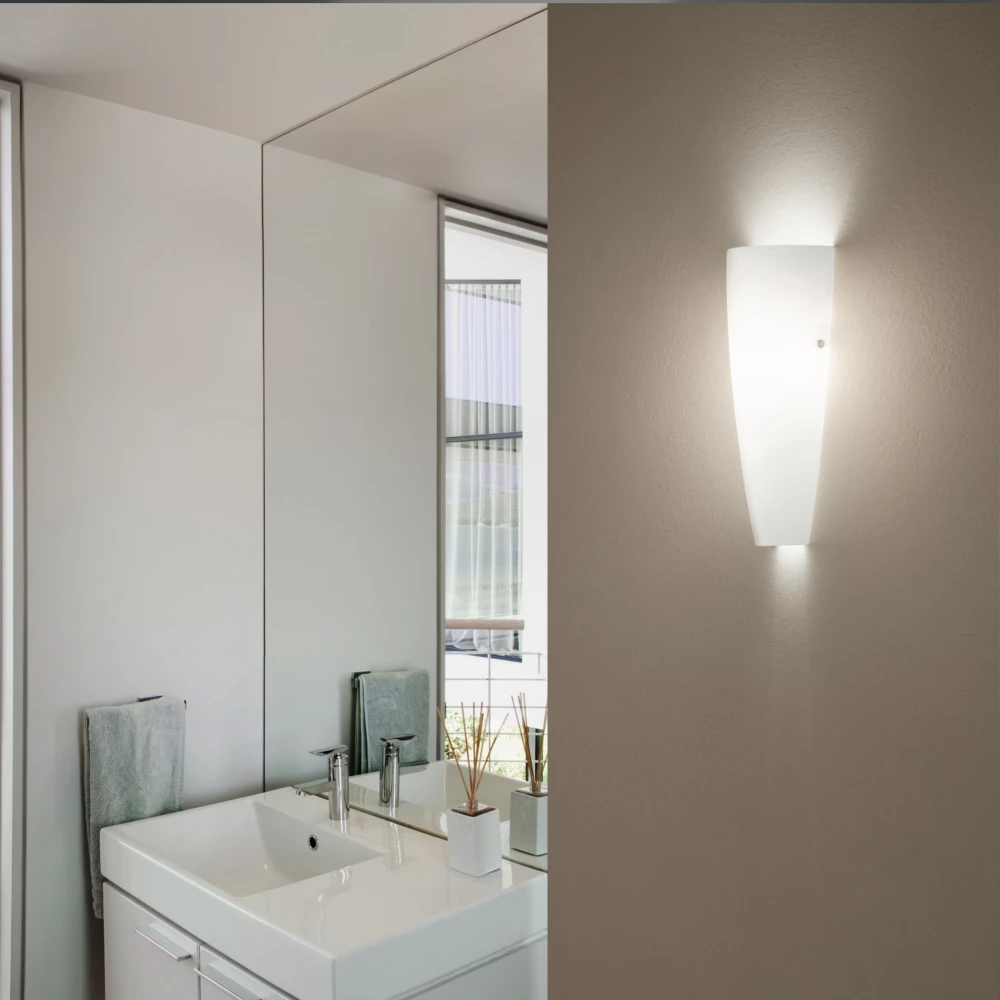 Fabas Wandleuchte Lucy, Glas in Weiß 2 Fabas Wandleuchte Lucy, Glas in Weiß – Bild 2