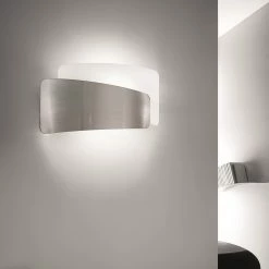 Fabas Wandleuchte, flach, Nickel, Glas weiß, Up&Down, E27 Fassung für LED