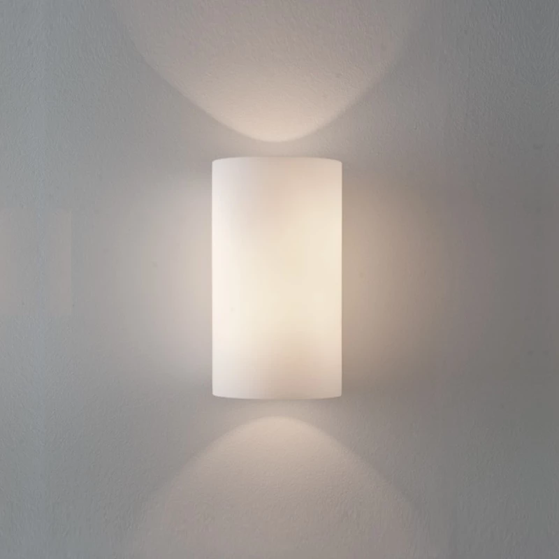 Illumina Astro Lighting Zylinderförmige Wandleuchte mit weißem Glas in 2 Größen 1 Illumina Astro Lighting Zylinderförmige Wandleuchte mit weißem Glas in 2 Größen